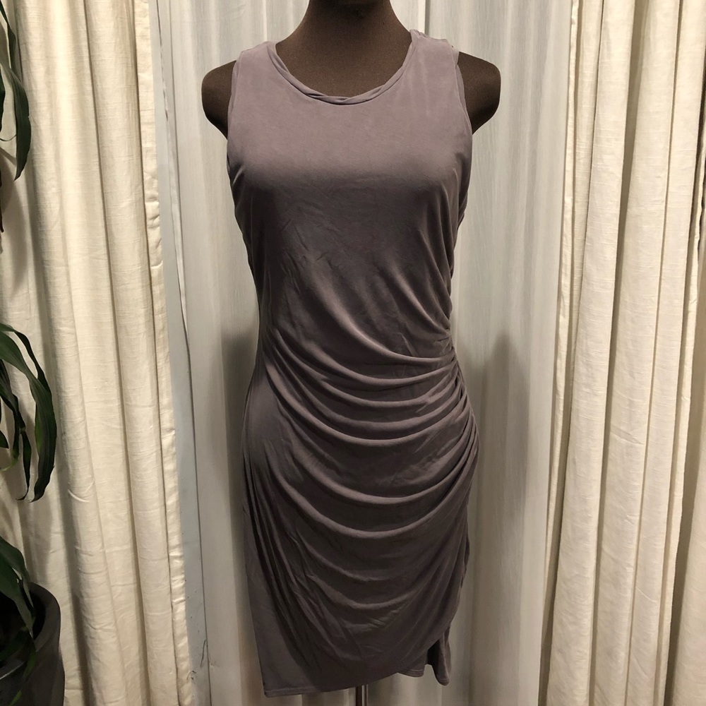 Sleeveless fitted dress